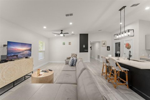 Villa ou maison à vendre à DeLand, Floride: 3 chambres, 147.99 m2 № 1906224 - photo 8