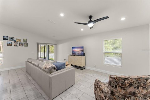Villa ou maison à vendre à DeLand, Floride: 3 chambres, 147.99 m2 № 1906224 - photo 4