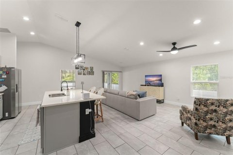 Villa ou maison à vendre à DeLand, Floride: 3 chambres, 147.99 m2 № 1906224 - photo 3