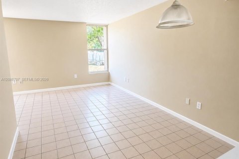Touwnhouse à louer à Miami, Floride: 3 chambres, 119.84 m2 № 2338653 - photo 9