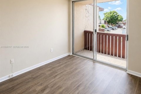 Touwnhouse à louer à Miami, Floride: 3 chambres, 119.84 m2 № 2338653 - photo 21