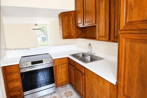 Touwnhouse à louer à Miami, Floride: 3 chambres, 119.84 m2 № 2338653 - photo 4