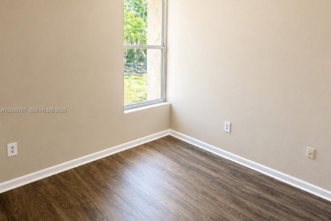 Touwnhouse à louer à Miami, Floride: 3 chambres, 119.84 m2 № 2338653 - photo 18