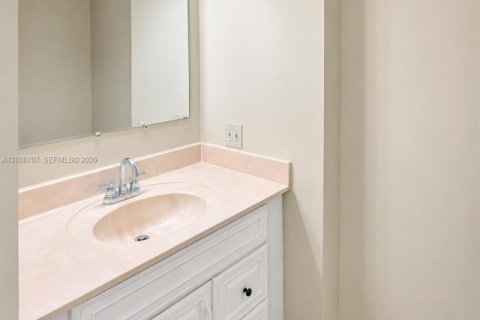 Touwnhouse à louer à Miami, Floride: 3 chambres, 119.84 m2 № 2338653 - photo 13