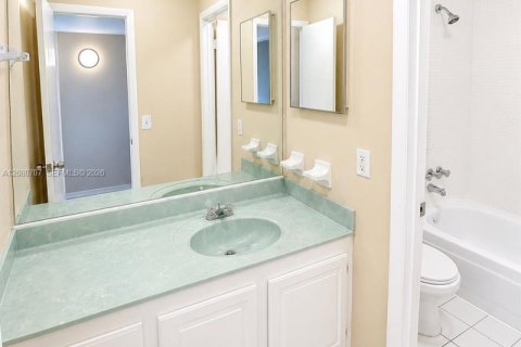 Touwnhouse à louer à Miami, Floride: 3 chambres, 119.84 m2 № 2338653 - photo 17