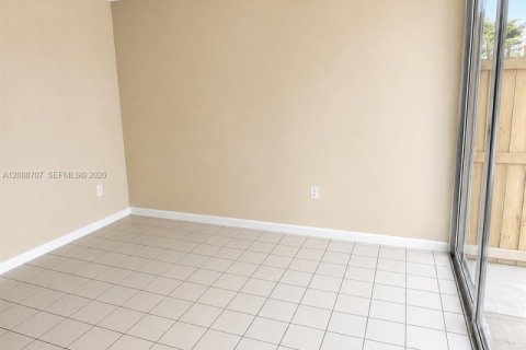 Touwnhouse à louer à Miami, Floride: 3 chambres, 119.84 m2 № 2338653 - photo 10