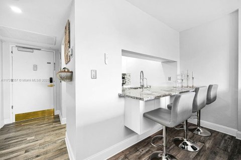Condo in Pompano Beach, Florida, 1 bedroom  № 1699178 - photo 18