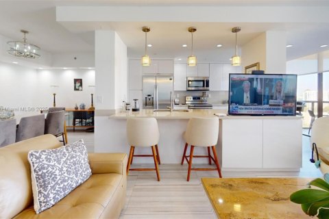 Condo in Aventura, Florida, 3 bedrooms № 1959111 - photo 16