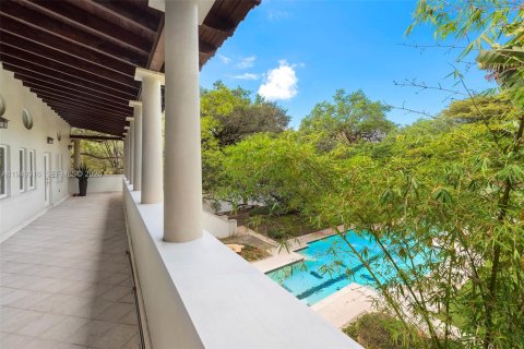 Villa ou maison à vendre à Miami, Floride: 6 chambres, 392.23 m2 № 2054600 - photo 28
