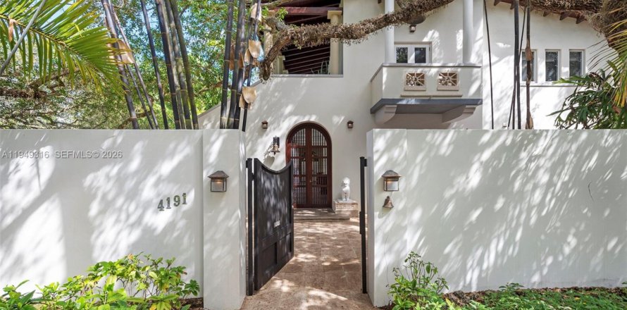 Villa ou maison à Miami, Floride 6 chambres, 392.23 m2 № 2054600