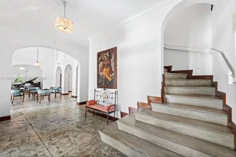 Villa ou maison à vendre à Miami, Floride: 6 chambres, 392.23 m2 № 2054600 - photo 8