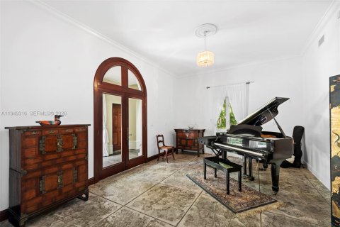 Villa ou maison à vendre à Miami, Floride: 6 chambres, 392.23 m2 № 2054600 - photo 14