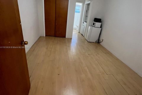 House in Hollywood, Florida № 2013161 - photo 3