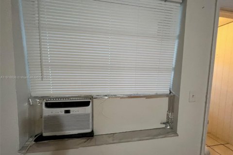 House in Hollywood, Florida № 2013161 - photo 6