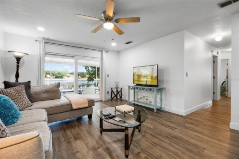 House in Groveland, Florida 4 bedrooms, 183.95 sq.m. № 1686557 - photo 8
