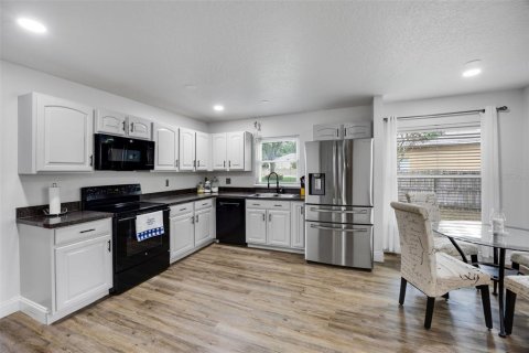 House in Groveland, Florida 4 bedrooms, 183.95 sq.m. № 1686557 - photo 15