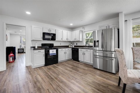 House in Groveland, Florida 4 bedrooms, 183.95 sq.m. № 1686557 - photo 19
