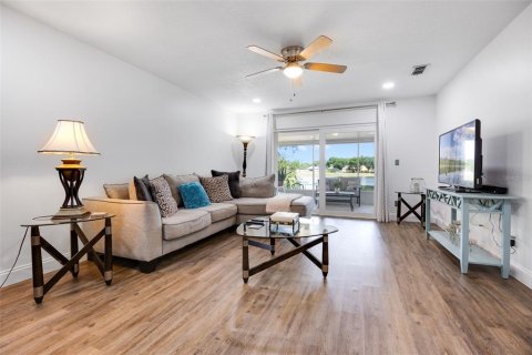 House in Groveland, Florida 4 bedrooms, 183.95 sq.m. № 1686557 - photo 7