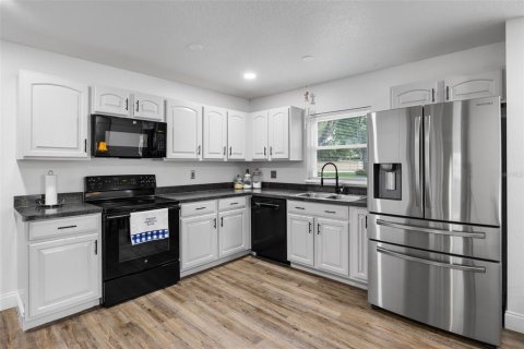 House in Groveland, Florida 4 bedrooms, 183.95 sq.m. № 1686557 - photo 16
