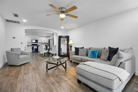 House in Groveland, Florida 4 bedrooms, 183.95 sq.m. № 1686557 - photo 9