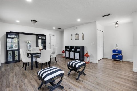 House in Groveland, Florida 4 bedrooms, 183.95 sq.m. № 1686557 - photo 6