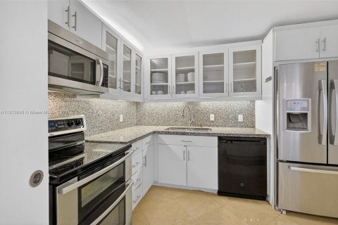 Copropriété à vendre à Miami, Floride: 2 chambres, 174.84 m2 № 1969853 - photo 12