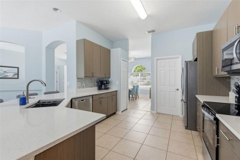 House in Palm Coast, Florida 4 bedrooms, 226.4 sq.m. № 2147577 - photo 16