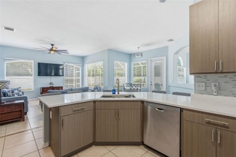 House in Palm Coast, Florida 4 bedrooms, 226.4 sq.m. № 2147577 - photo 18