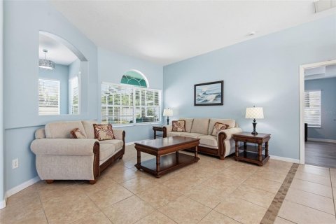 House in Palm Coast, Florida 4 bedrooms, 226.4 sq.m. № 2147577 - photo 12