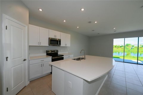 Touwnhouse à vendre à Sarasota, Floride: 3 chambres, 148.36 m2 № 1900644 - photo 2