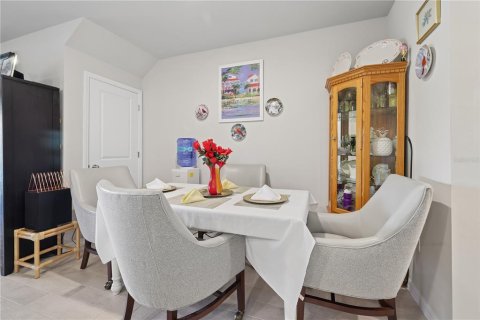 Townhouse in Lehigh Acres, Florida 3 bedrooms, 150.59 sq.m. № 2421837 - photo 26