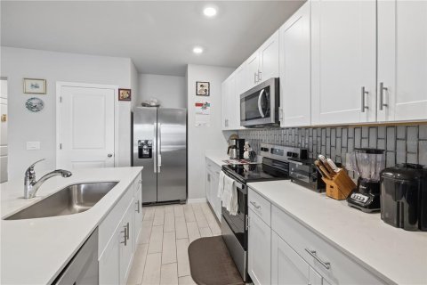 Townhouse in Lehigh Acres, Florida 3 bedrooms, 150.59 sq.m. № 2421837 - photo 20