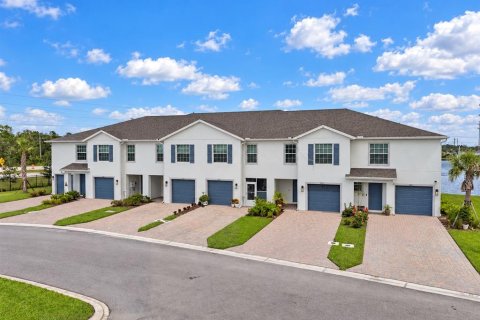 Townhouse in Lehigh Acres, Florida 3 bedrooms, 150.59 sq.m. № 2421837 - photo 5