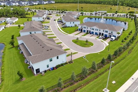 Townhouse in Lehigh Acres, Florida 3 bedrooms, 150.59 sq.m. № 2421837 - photo 6