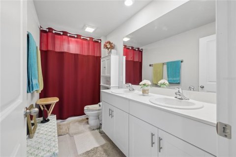 Townhouse in Lehigh Acres, Florida 3 bedrooms, 150.59 sq.m. № 2421837 - photo 11