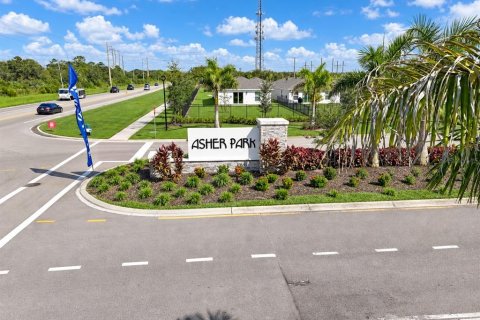 Townhouse in Lehigh Acres, Florida 3 bedrooms, 150.59 sq.m. № 2421837 - photo 2