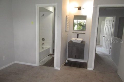 Touwnhouse à vendre à Tampa, Floride: 2 chambres, 86.96 m2 № 2196338 - photo 11