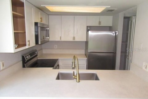 Touwnhouse à vendre à Tampa, Floride: 2 chambres, 86.96 m2 № 2196338 - photo 4