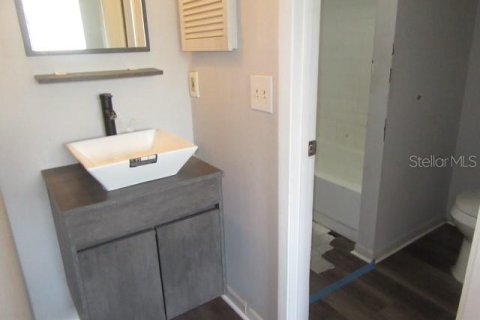 Touwnhouse à vendre à Tampa, Floride: 2 chambres, 86.96 m2 № 2196338 - photo 9