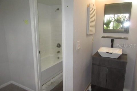 Touwnhouse à vendre à Tampa, Floride: 2 chambres, 86.96 m2 № 2196338 - photo 12