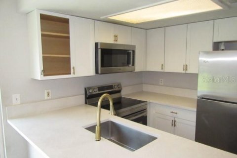 Touwnhouse à vendre à Tampa, Floride: 2 chambres, 86.96 m2 № 2196338 - photo 5