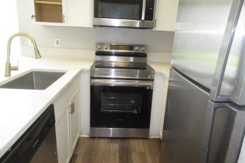 Touwnhouse à vendre à Tampa, Floride: 2 chambres, 86.96 m2 № 2196338 - photo 6