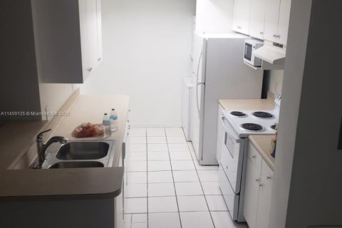 Condo in Miami, Florida, 2 bedrooms  № 737683 - photo 4