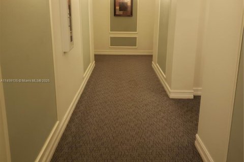 Condo in Miami, Florida, 2 bedrooms  № 737683 - photo 23