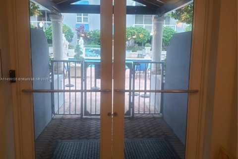 Condo in Miami, Florida, 2 bedrooms  № 737683 - photo 17