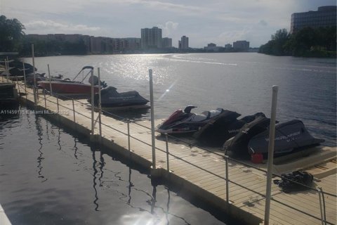 Condo in Miami, Florida, 2 bedrooms  № 737683 - photo 13