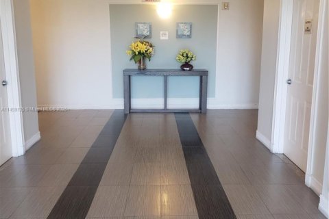 Condo in Miami, Florida, 2 bedrooms  № 737683 - photo 19