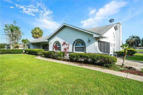 House in New Port Richey, Florida 3 bedrooms, 229.93 sq.m. № 1798366 - photo 16
