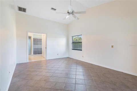 House in New Port Richey, Florida 3 bedrooms, 229.93 sq.m. № 1798366 - photo 22