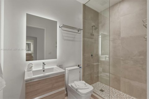 Condo in Miami, Florida  № 2069315 - photo 10